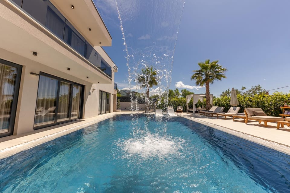Day, Pool view, Swimming pool, sunbed