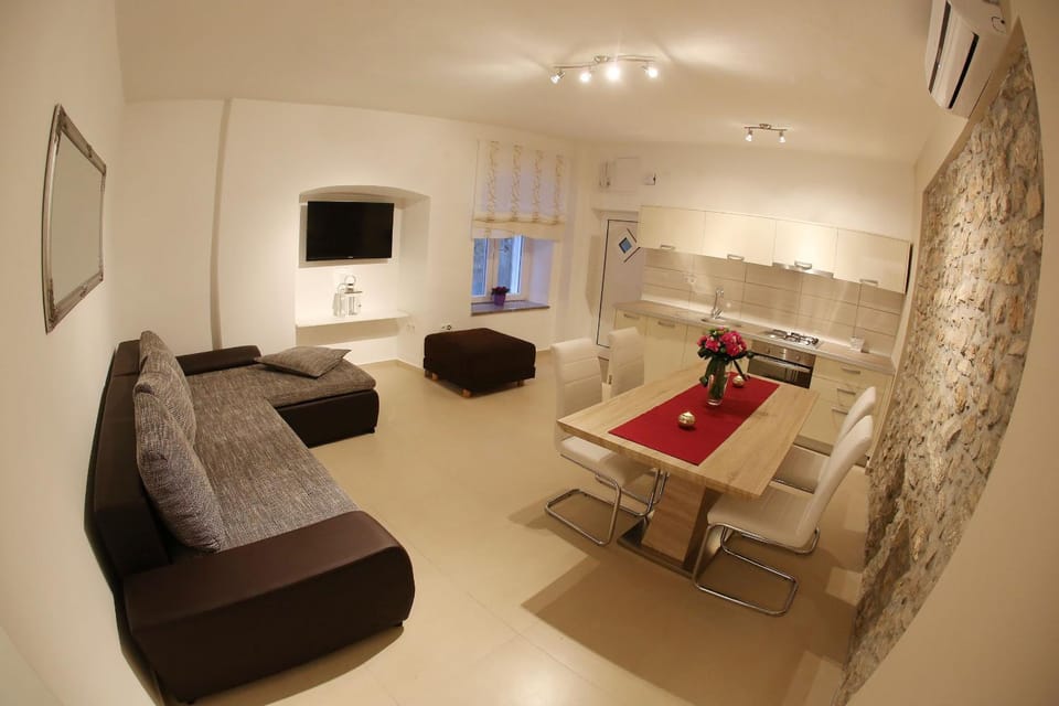 Kitchen or kitchenette, Living room, Dining area