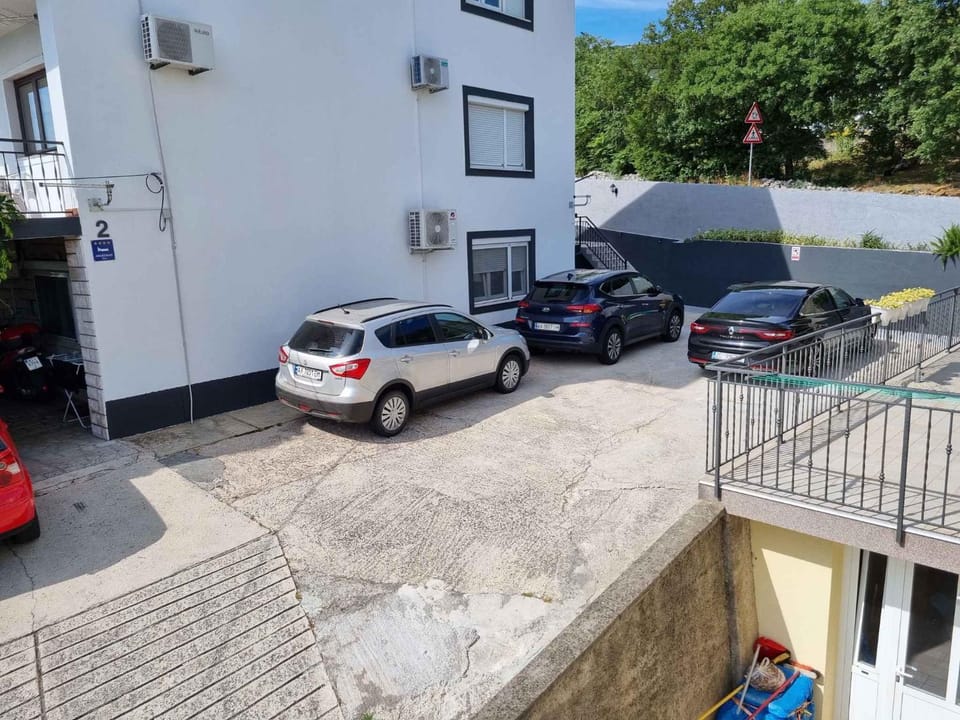 Summer, Parking