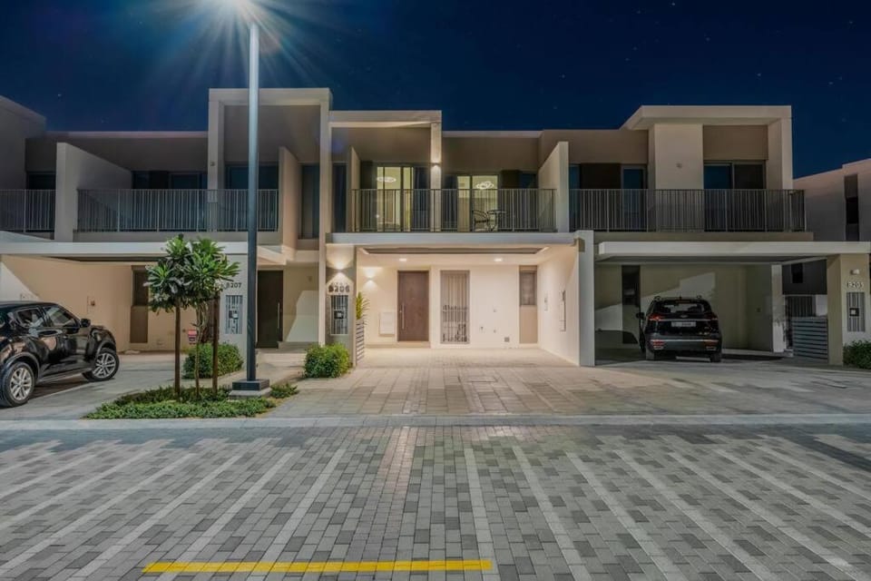 Nice 3 bedrooms in Tilal Al Ghaf Apartment in Dubai