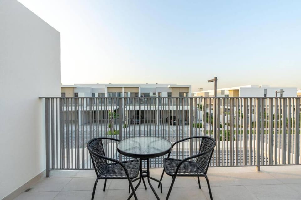 Nice 3 bedrooms in Tilal Al Ghaf Apartment in Dubai