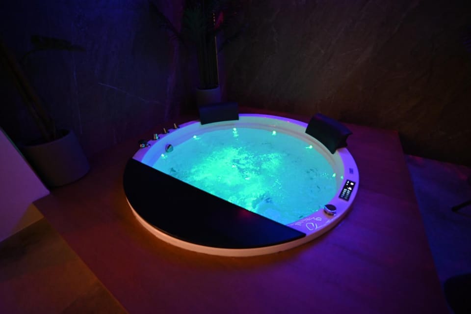 Hot Tub, Hot Tub, Swimming pool