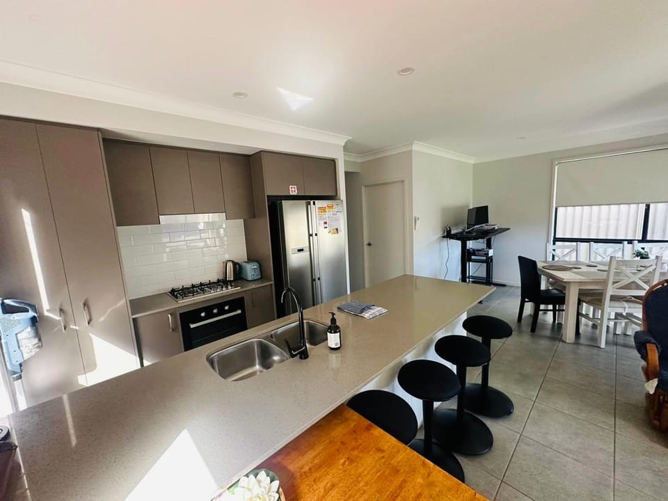 Kitchen or kitchenette, Living room, Seating area, Dining area, dishwasher, minibar, oven, pet friendly, stove, toaster