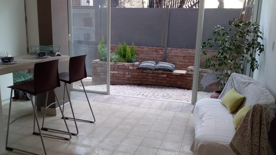Patio, Living room
