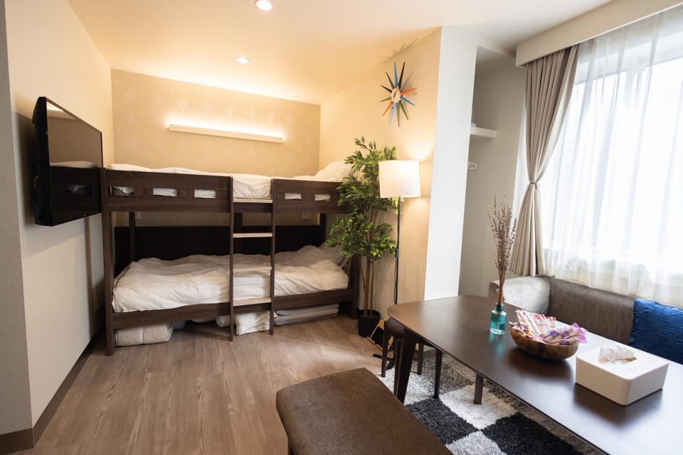 Bedroom, bunk bed