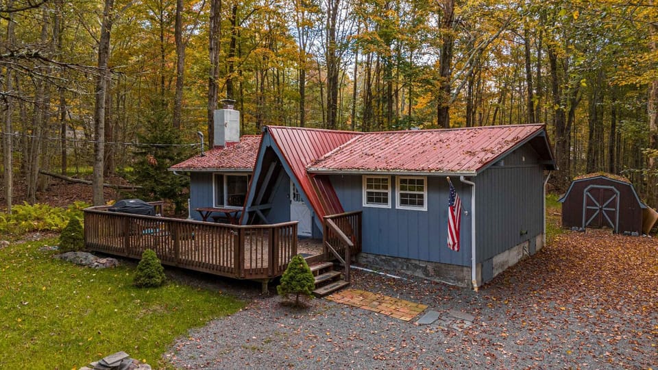 Hot Tub Fire Pit Dog Friendly House in Coolbaugh Township