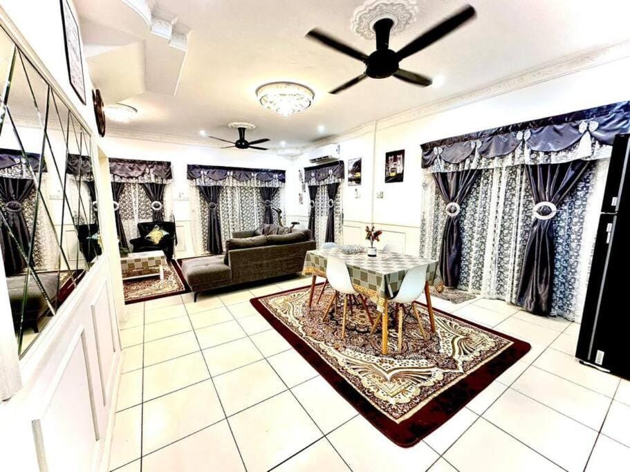 Corner Lot Terrace House Taman Bahagia Batu 7 (2Min to Airport) House in Sabah