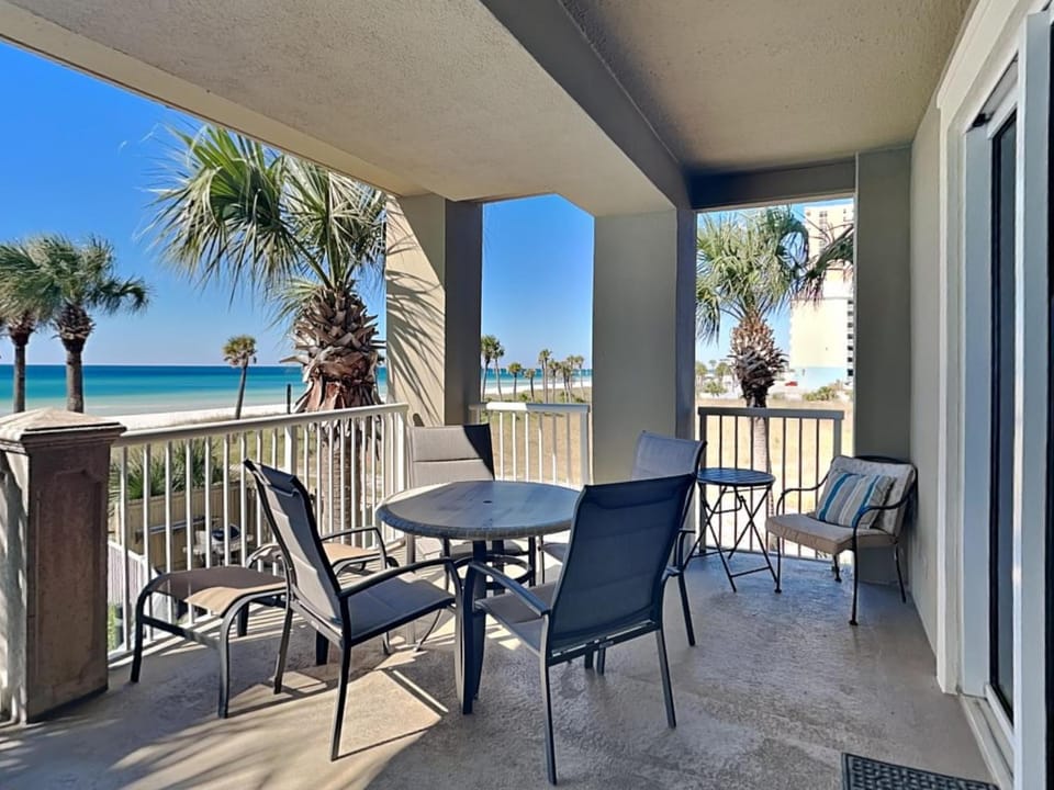 Balcony/Terrace, Seating area, Beach, Sea view
