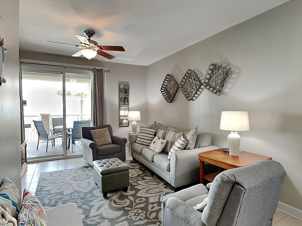 Balcony/Terrace, Living room, Seating area, furniture