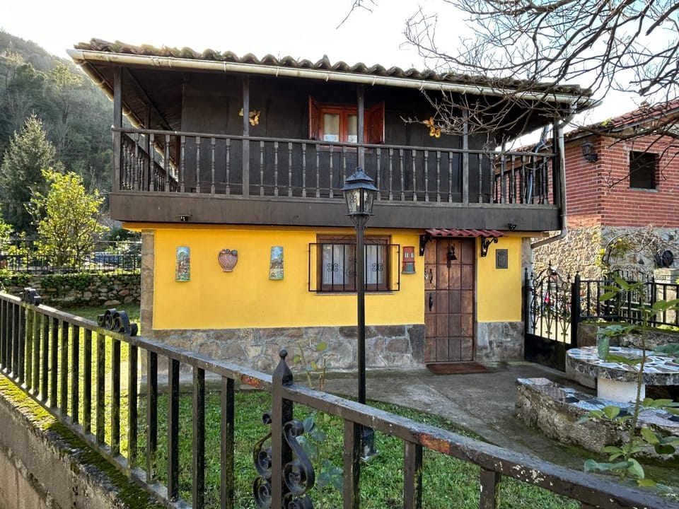 Property building, Garden, Balcony/Terrace