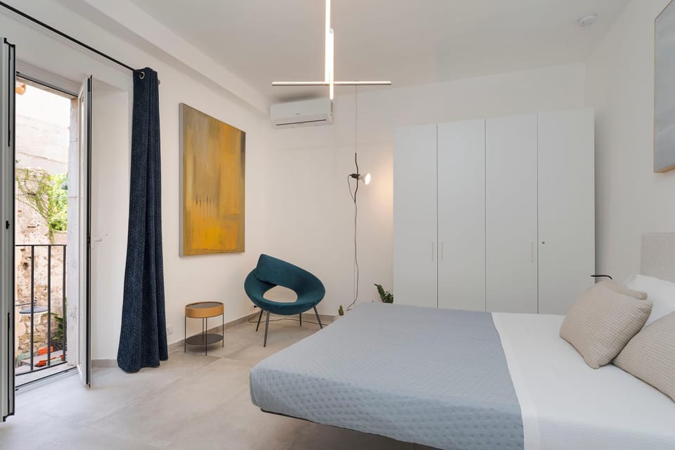 Decorative detail, Bedroom, Quiet street view