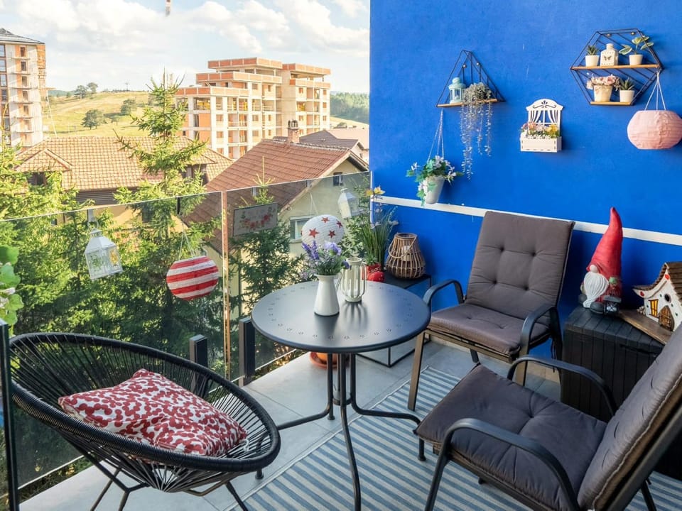 Balcony/Terrace, Mountain view