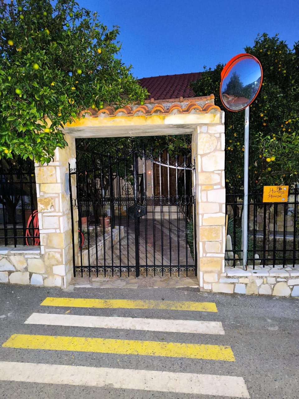 Facade/entrance