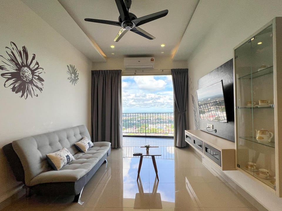 Sunset View 3BR Condo with Swimming Pool Free WiFi & Netflix near Lake Garden Apartment in Perak