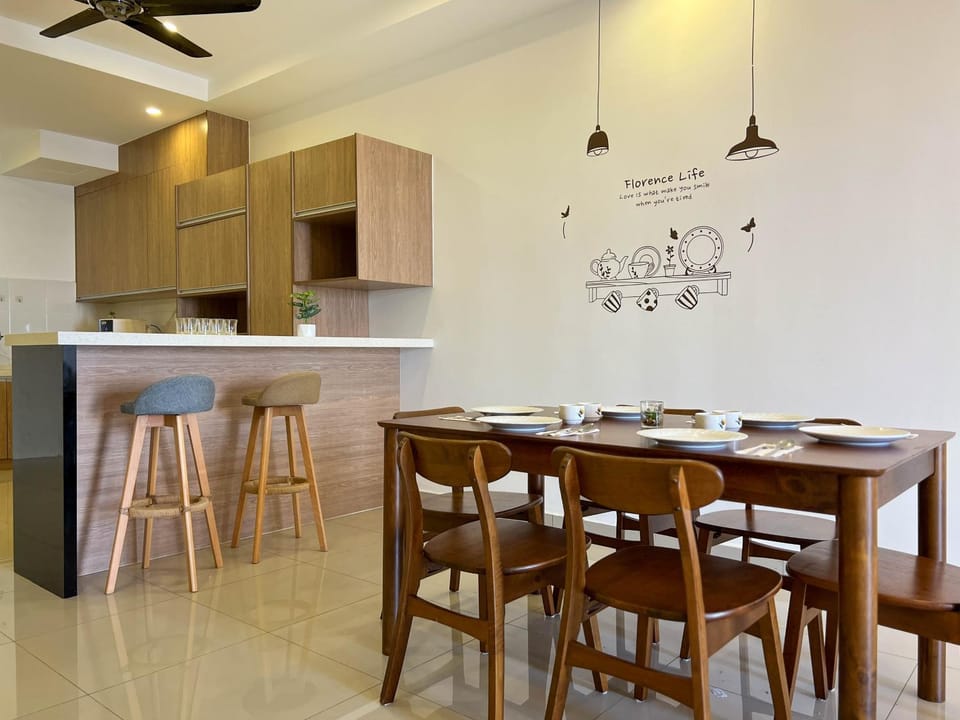 Sunset View 3BR Condo with Swimming Pool Free WiFi & Netflix near Lake Garden Apartment in Perak