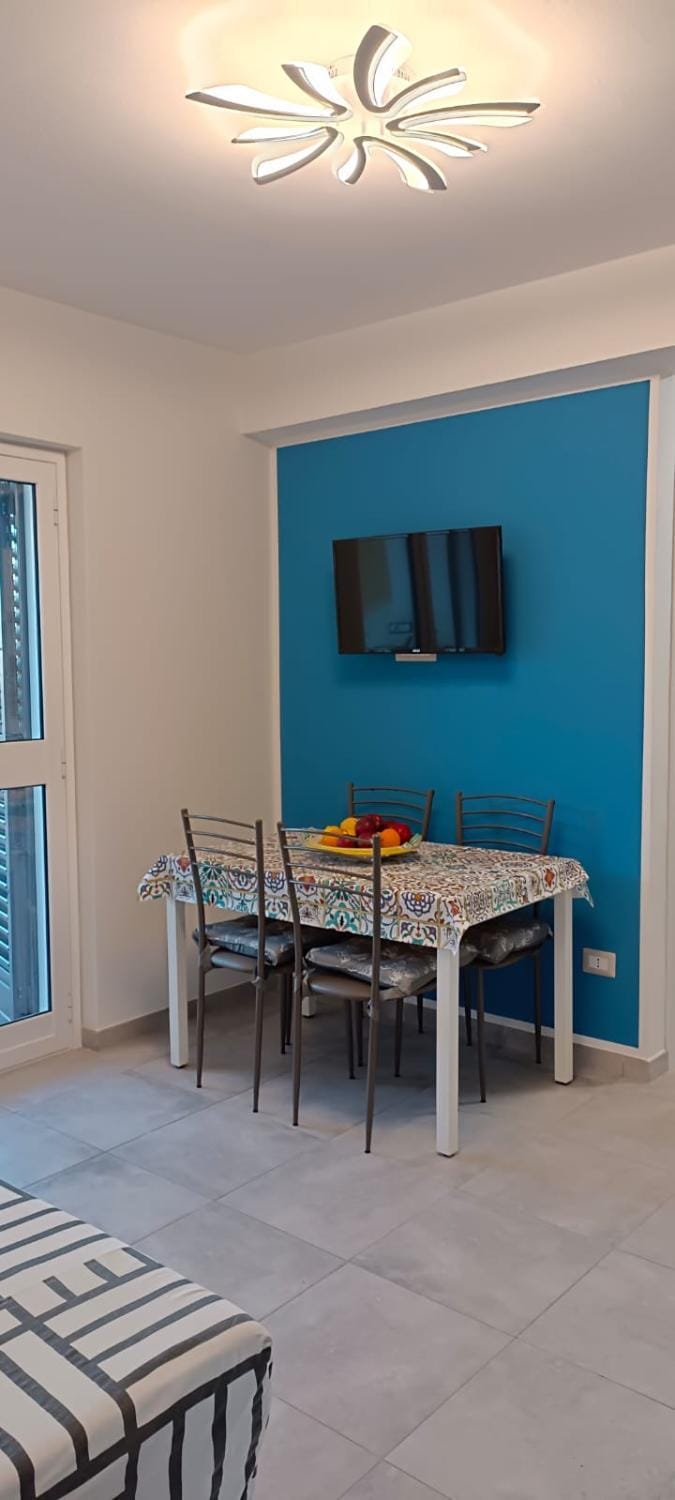 TV and multimedia, Seating area, Dining area