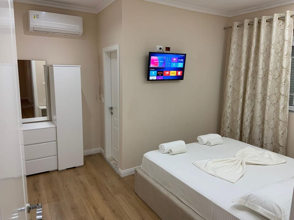 Bed, TV and multimedia, Bedroom, wardrobe, air conditioner