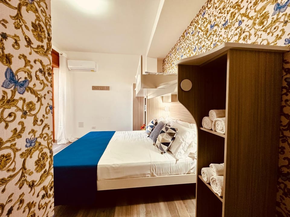 Bed, Photo of the whole room, Bedroom, wardrobe, air conditioner