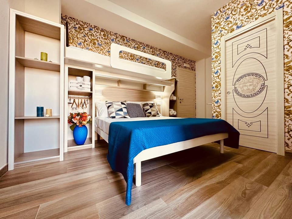 Bed, Photo of the whole room, Bedroom, wardrobe