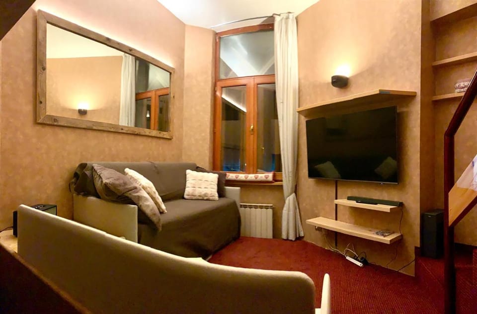 THE NEST Alpine Loft Ski-in Ski-out Apartment in Breuil-Cervinia
