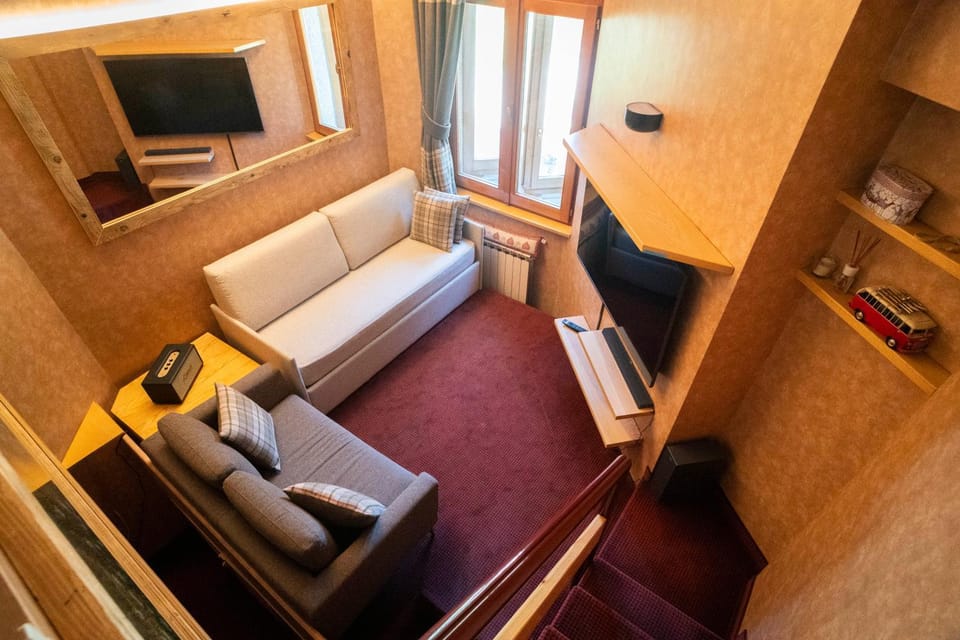 THE NEST Alpine Loft Ski-in Ski-out Apartment in Breuil-Cervinia