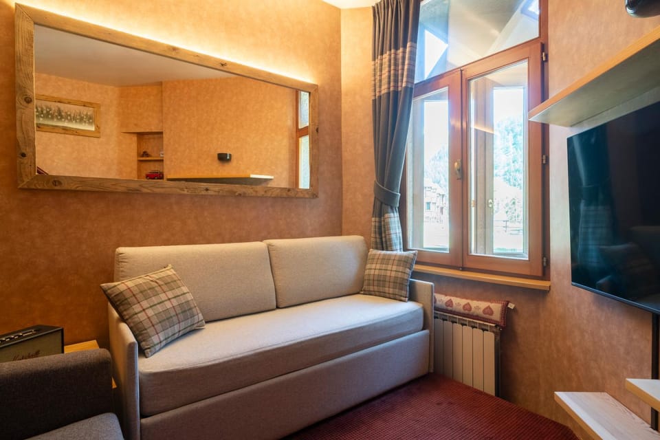 THE NEST Alpine Loft Ski-in Ski-out Apartment in Breuil-Cervinia
