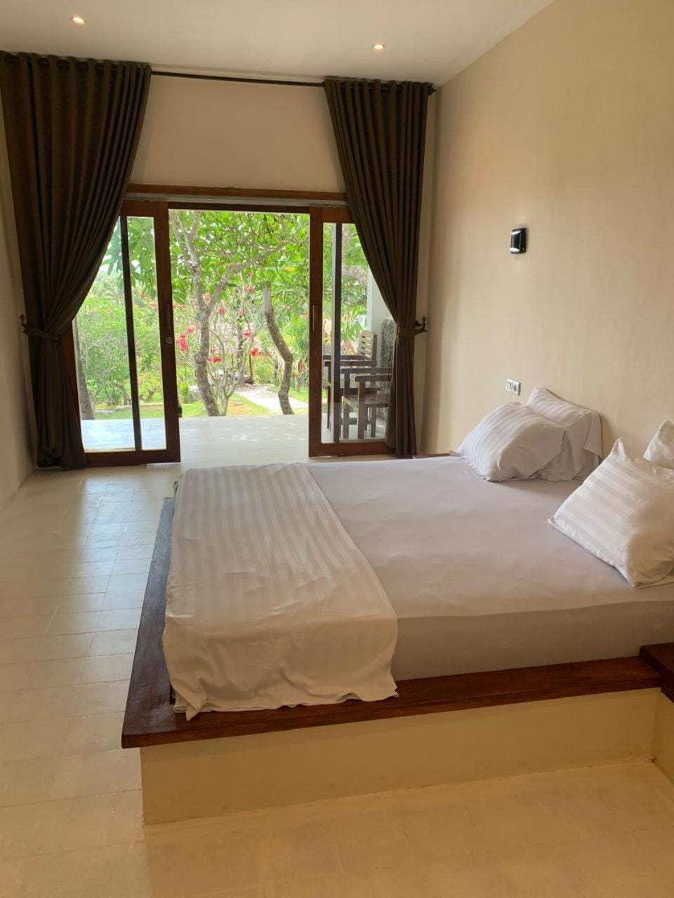 Bed, Photo of the whole room, Bedroom, air conditioner
