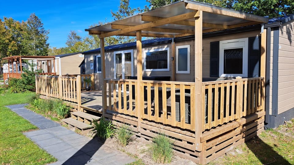 Chalet Trigano 1-6 pers- 3 slaapk- 2 badk- Berging- Inchecken al vanaf 13 uur incl gebruik koffie en thee Campground/ 
RV Resort in Friesland, Netherlands