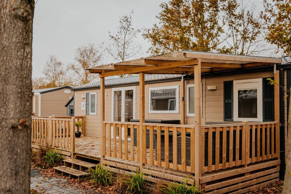 Chalet Trigano 1-6 pers- 3 slaapk- 2 badk- Berging- Inchecken al vanaf 13 uur incl gebruik koffie en thee Campground/ 
RV Resort in Friesland, Netherlands