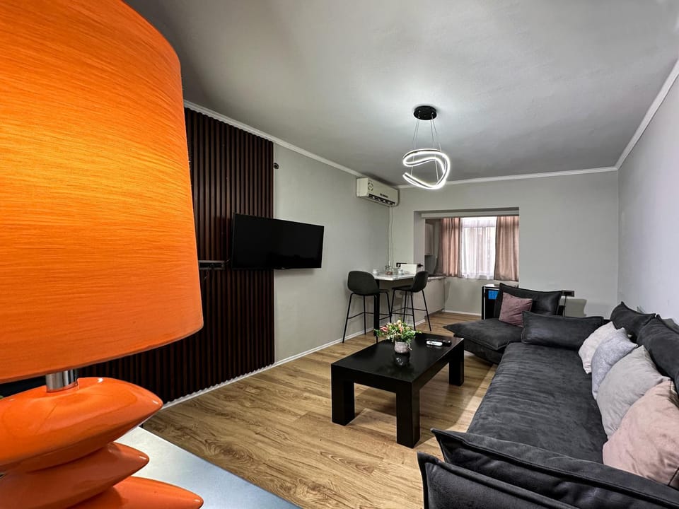 Communal lounge/ TV room, TV and multimedia, Living room, Seating area, Evening entertainment