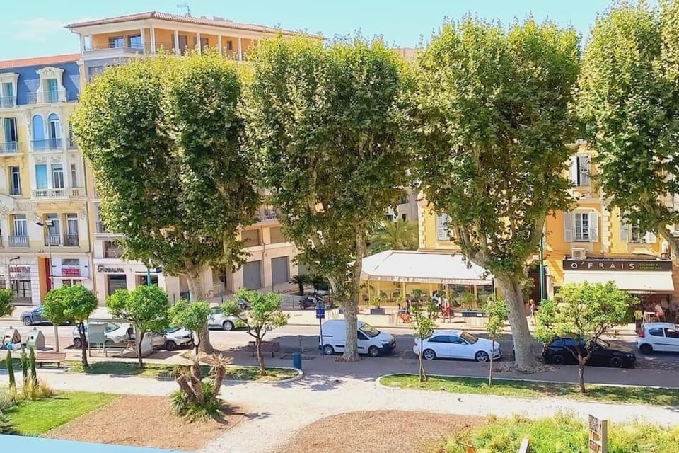 Le REGENCY, appartement familial au cœur du centre-ville, des célèbres jardins Biovès, et seulement à 1 minute à pied de la plage Apartment in Menton