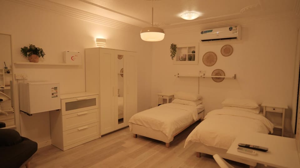 Bed, Photo of the whole room, air conditioner