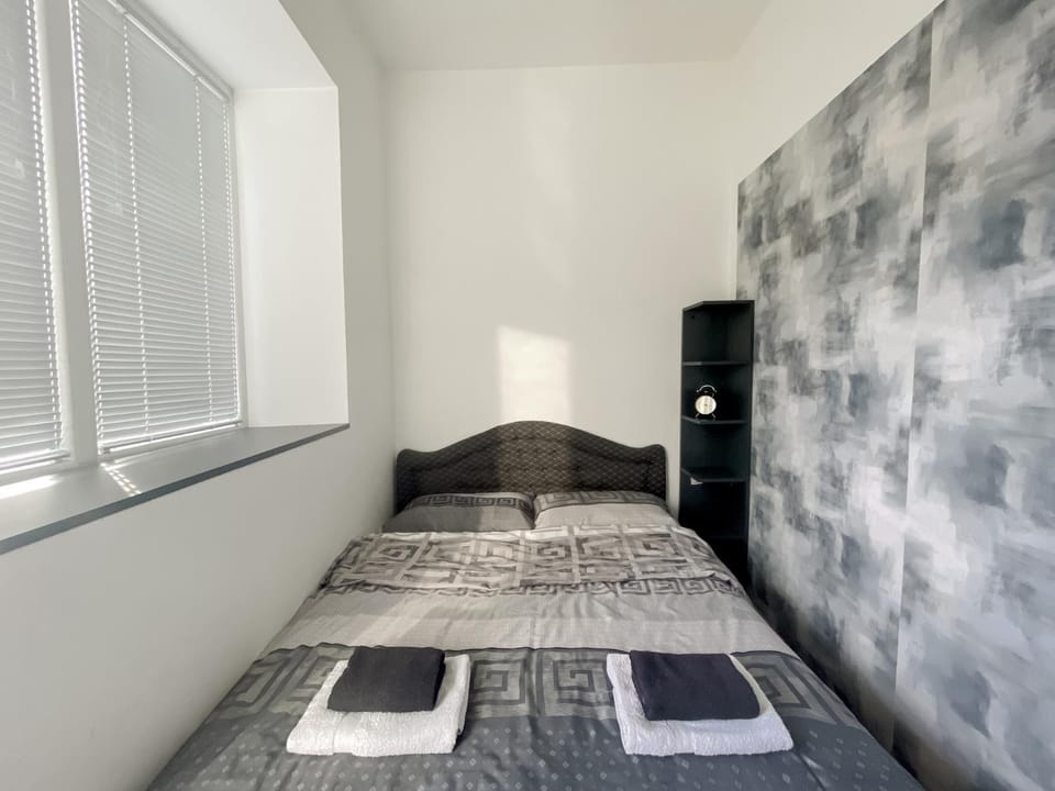 Bed, Bedroom, towels, towels