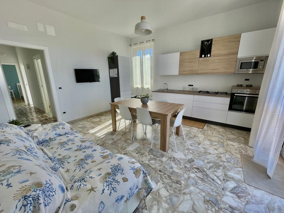 TV and multimedia, Kitchen or kitchenette, Living room, Photo of the whole room, Dining area, minibar, pet friendly, stove