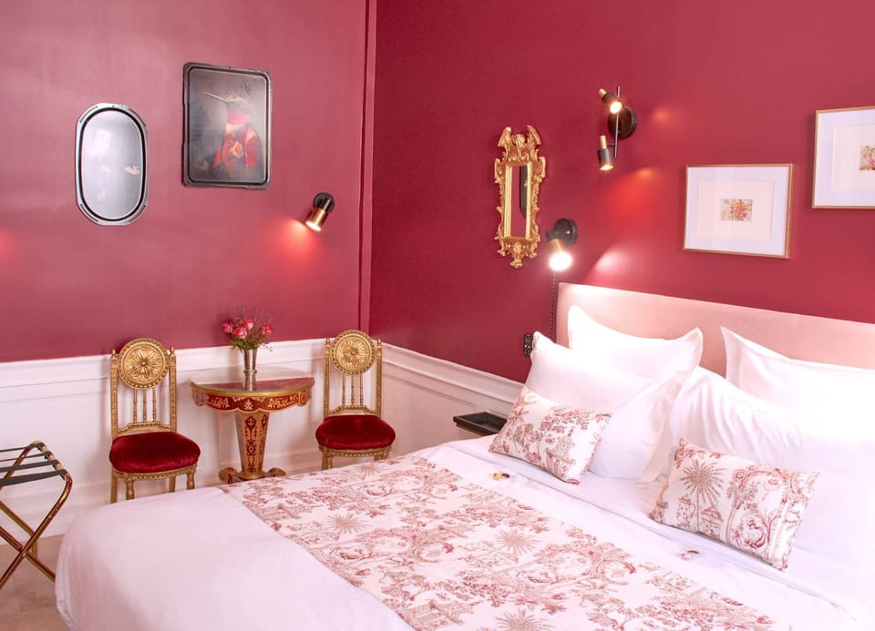 Bed, Decorative detail, Seating area, Bedroom