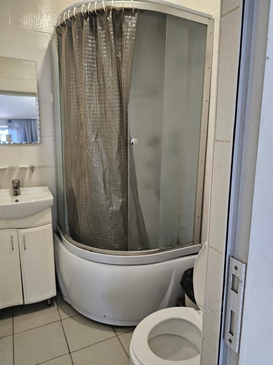 Shower, Toilet