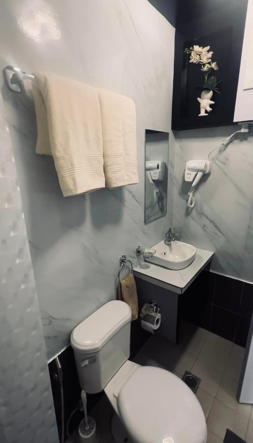 Toilet, bidet