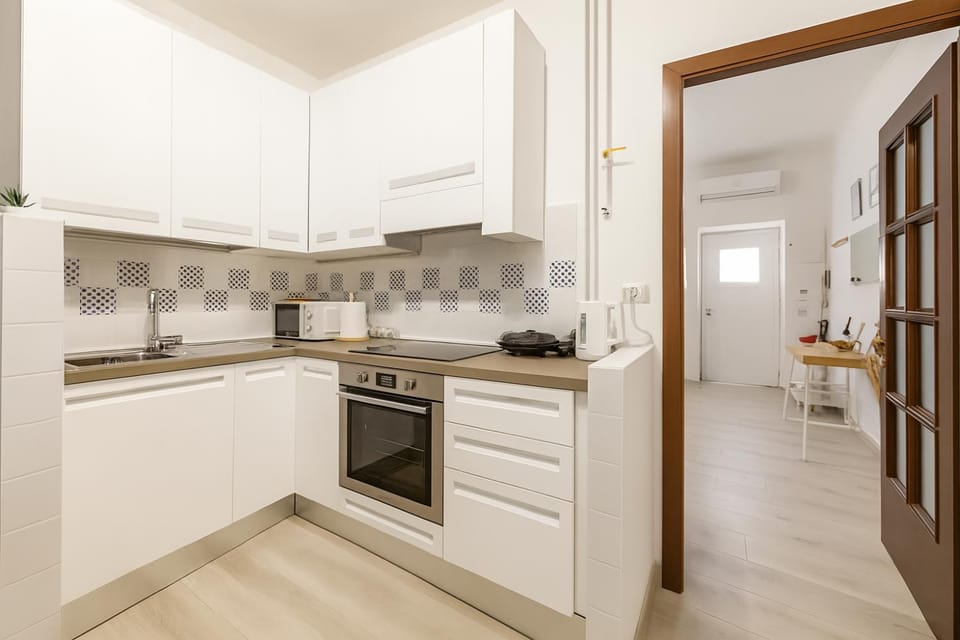Kitchen or kitchenette, oven, stove