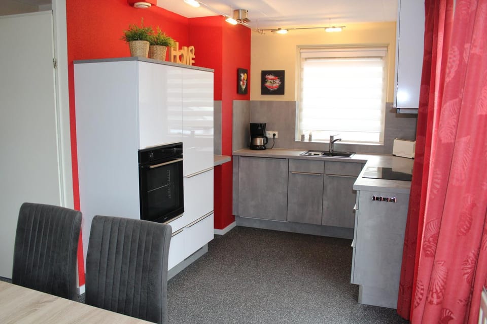 Kitchen or kitchenette, minibar, pet friendly, stove