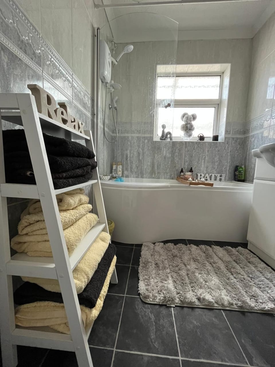 Bathroom, Bath, towels