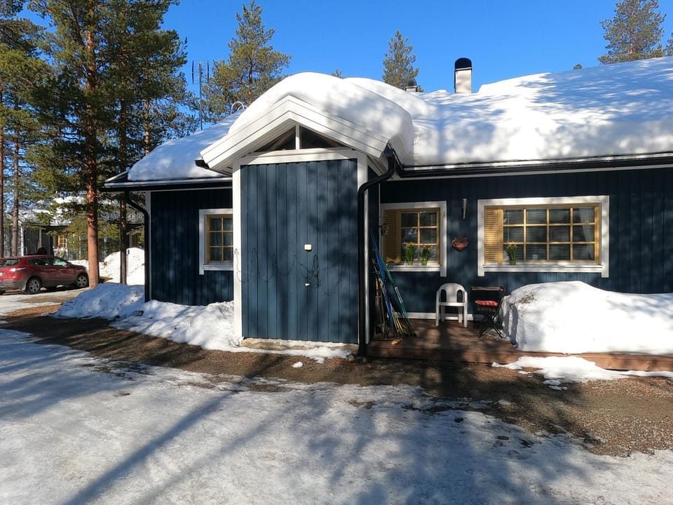 Property building, Day, Winter