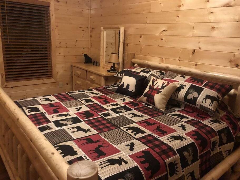 Family Memories - Luxurious Cabin w/ Theater Room Cabin in Pigeon Forge