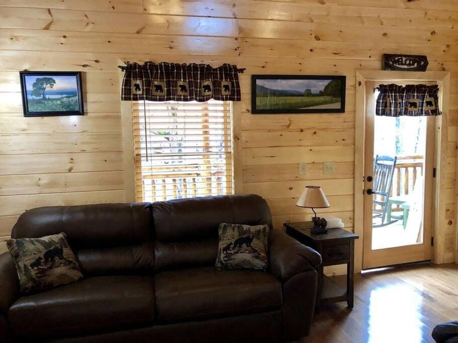 Family Memories - Luxurious Cabin w/ Theater Room Cabin in Pigeon Forge