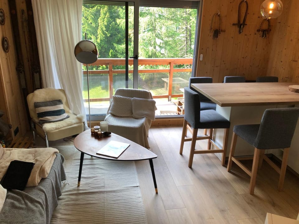 View (from property/room), Balcony/Terrace, Living room, Seating area, Dining area