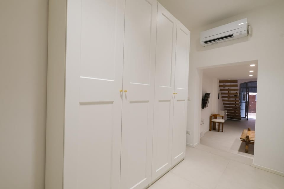 Old Stone House Apartment in Bari