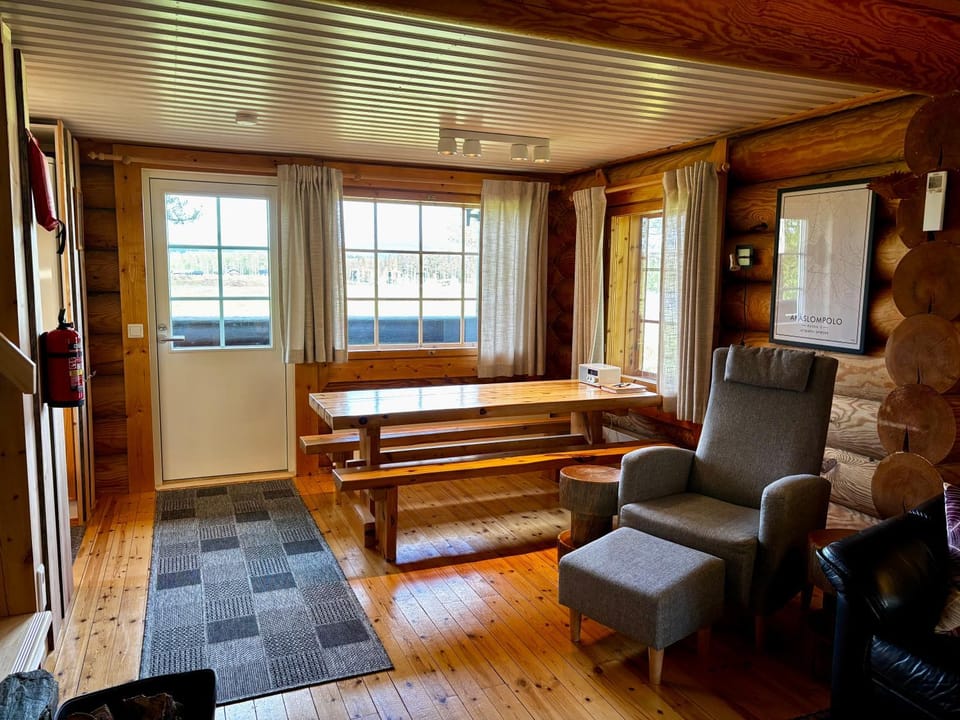 Ruska 2, Ylläs, Äkäslompolo, Lapland - Log Cabin with Lake and Fell Scenery Cabin in Norrbotten County, Sweden
