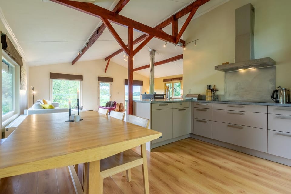 Kitchen or kitchenette, Dining area, stove