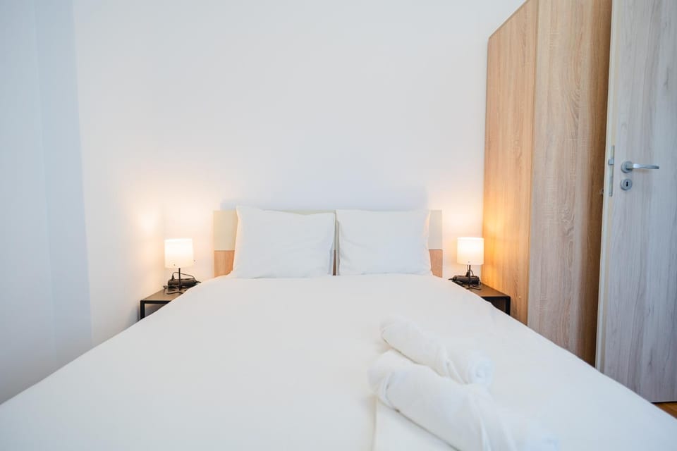 Bed, Bedroom, towels, wardrobe