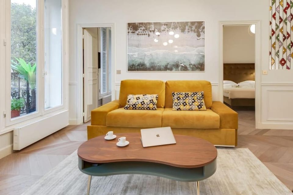 Bright and Gorgeous flat in the heart of Paris Apartment in Paris