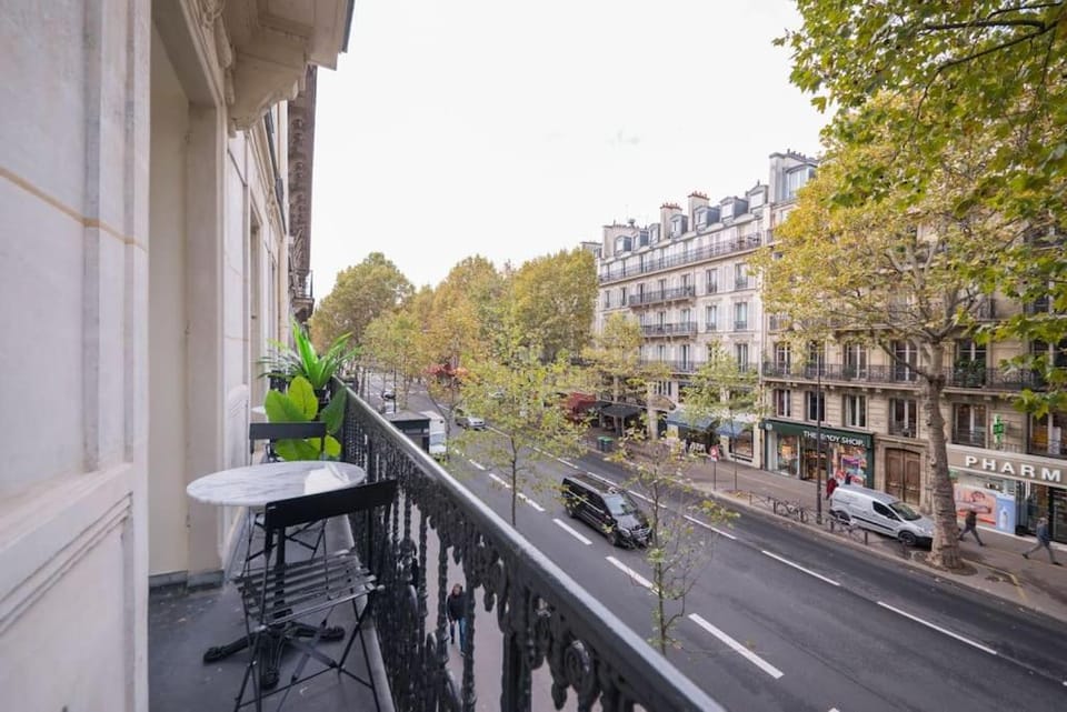 Bright and Gorgeous flat in the heart of Paris Apartment in Paris